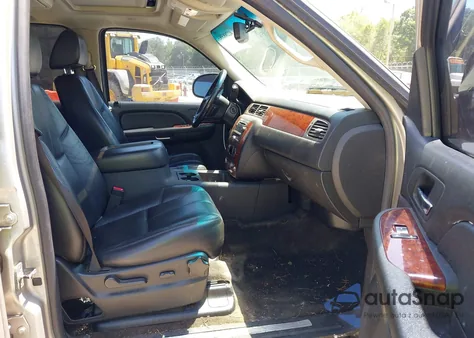 2009 Chevrolet Suburban 1500 Lt2 z USA, uszkodzony, nr VIN 1GNFK26319J109681